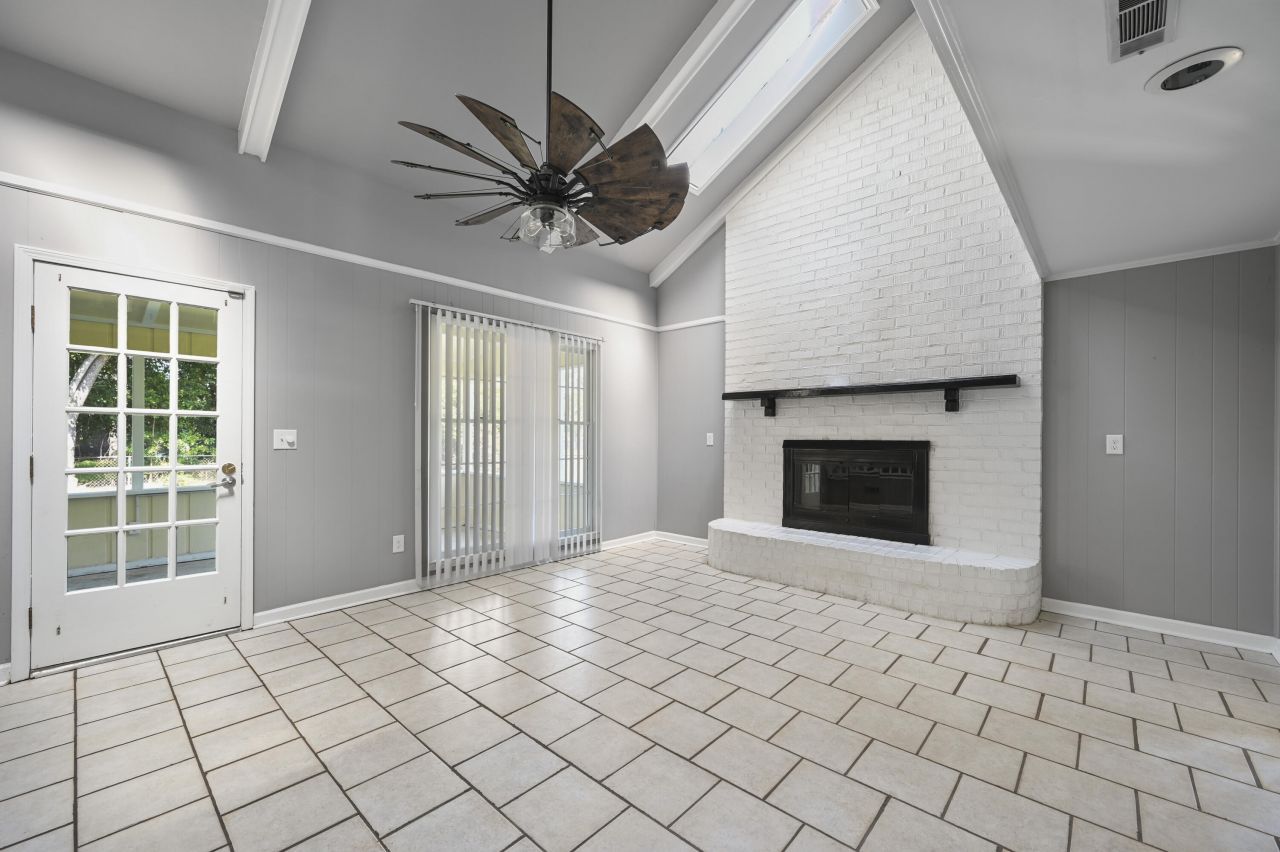 8131 Waltham Road Photo 11