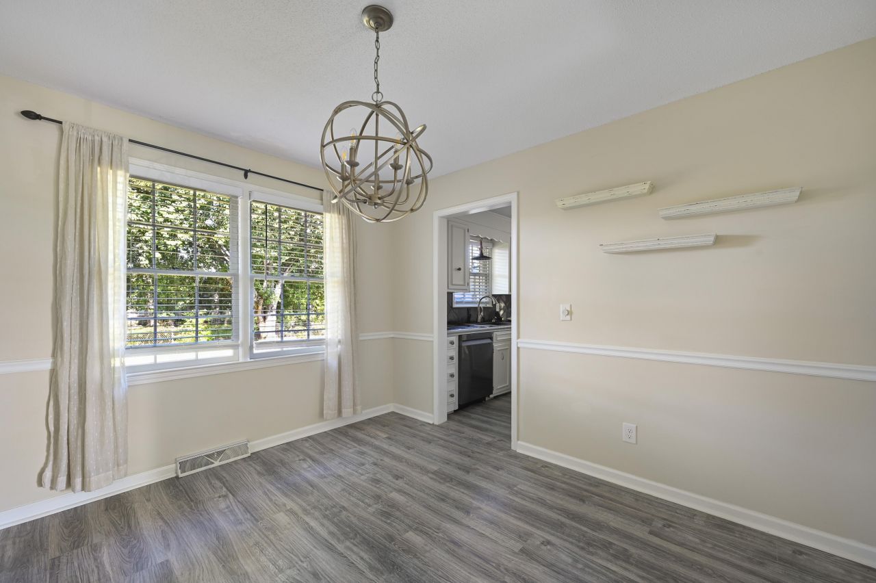 8131 Waltham Road Photo 5