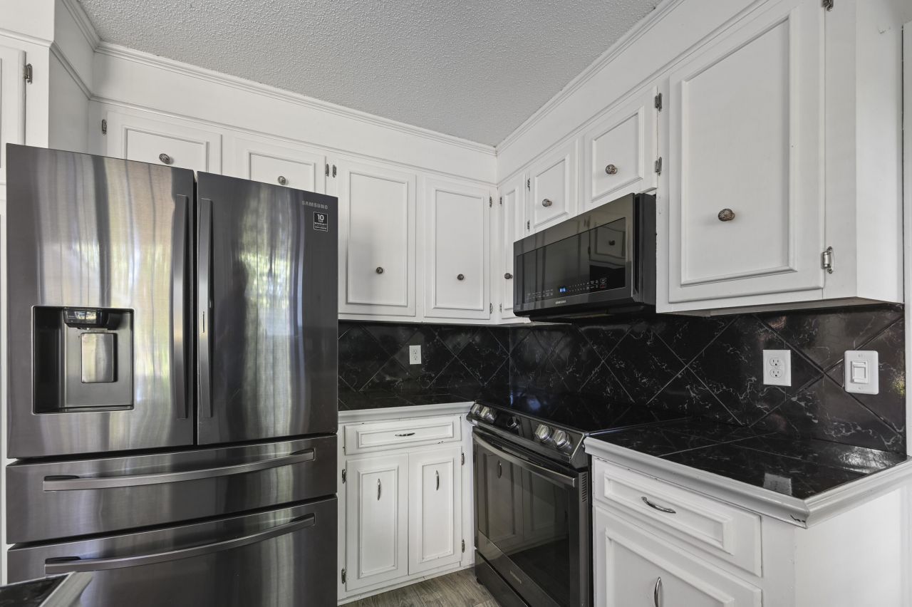 8131 Waltham Road Photo 6