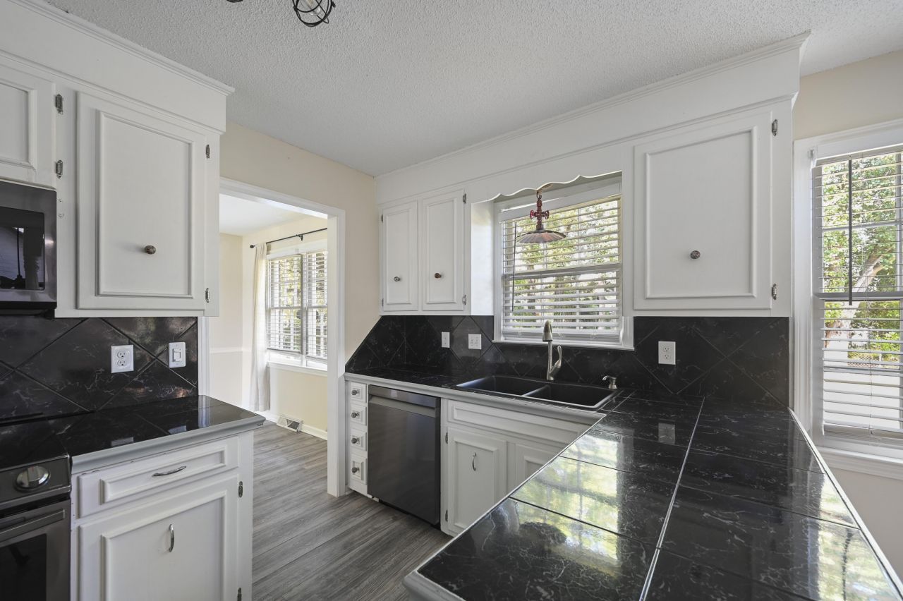 8131 Waltham Road Photo 7