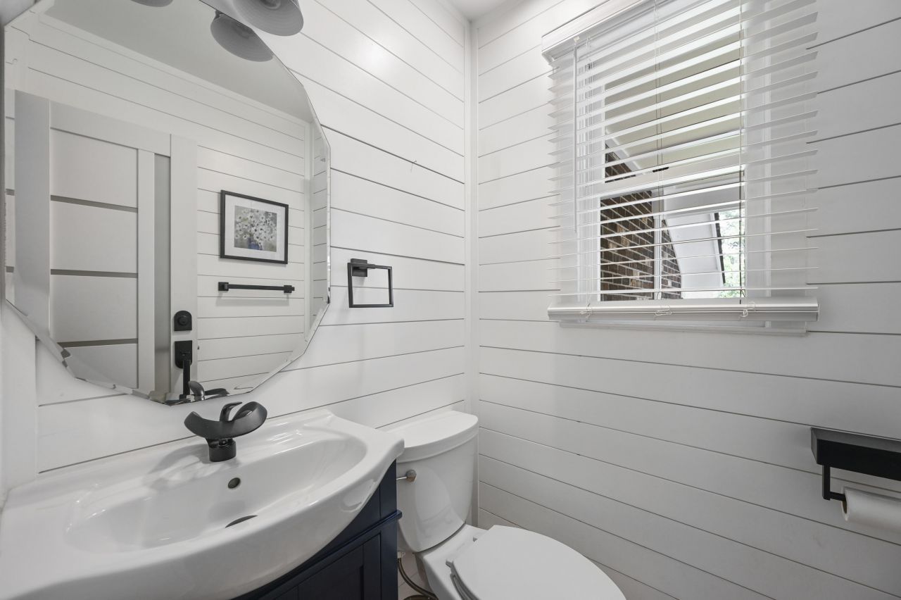 8131 Waltham Road Photo 9