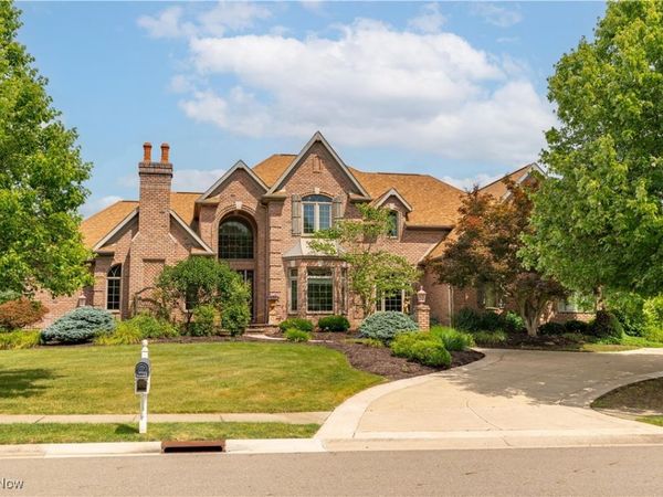 1542 Alexandria Parkway SE, North Canton, OH 44709