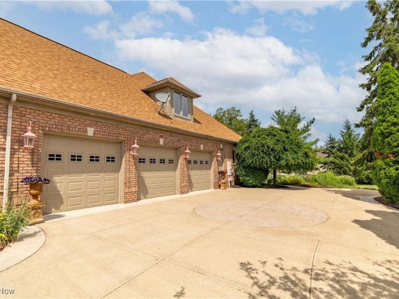 1542 Alexandria Parkway SE, North Canton, OH 44709 Photo 5