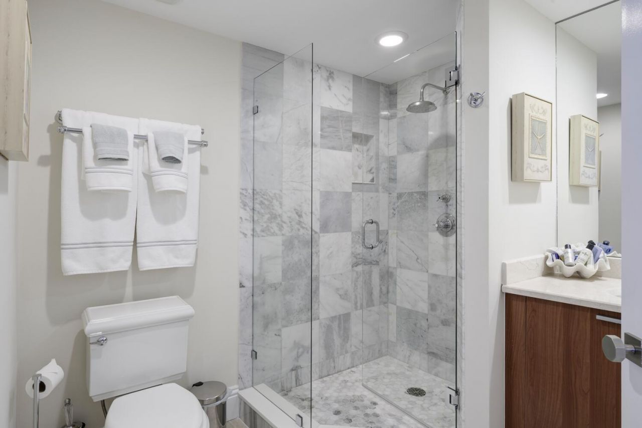 2650 Lake Shore Drive, Unit 1602, Riviera Beach, FL 33404 Photo