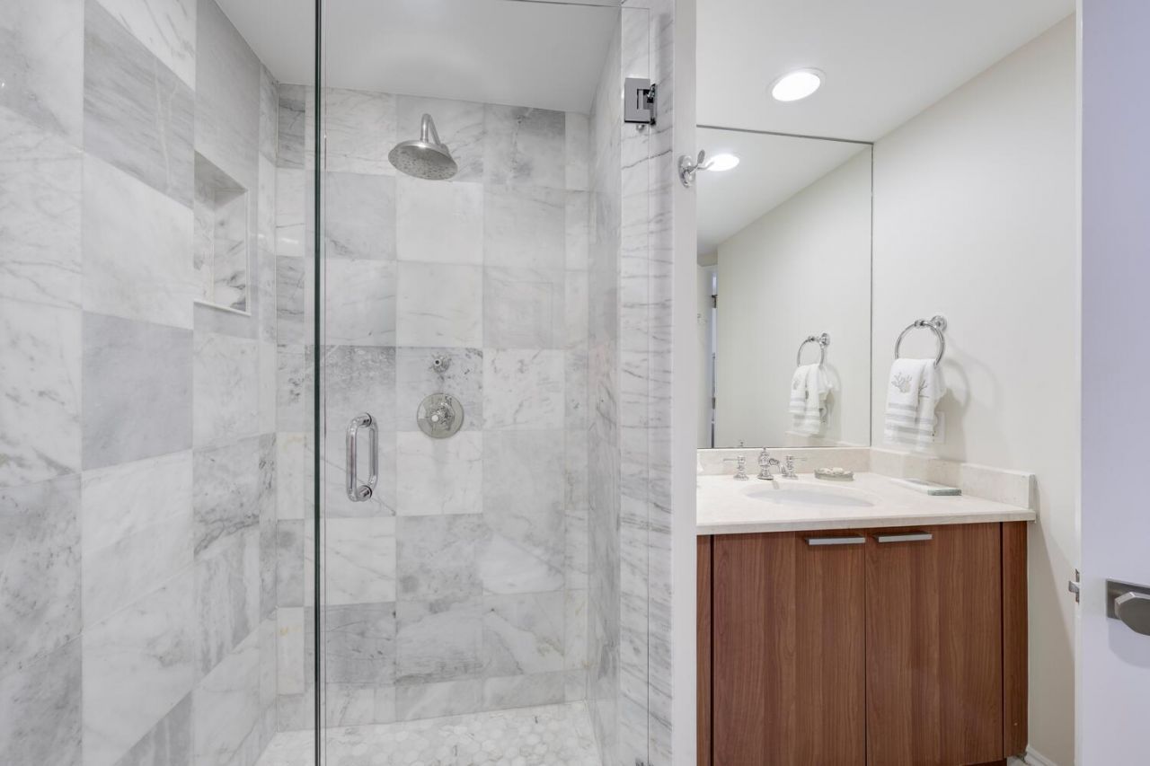 2650 Lake Shore Drive, Unit 1602, Riviera Beach, FL 33404 Photo