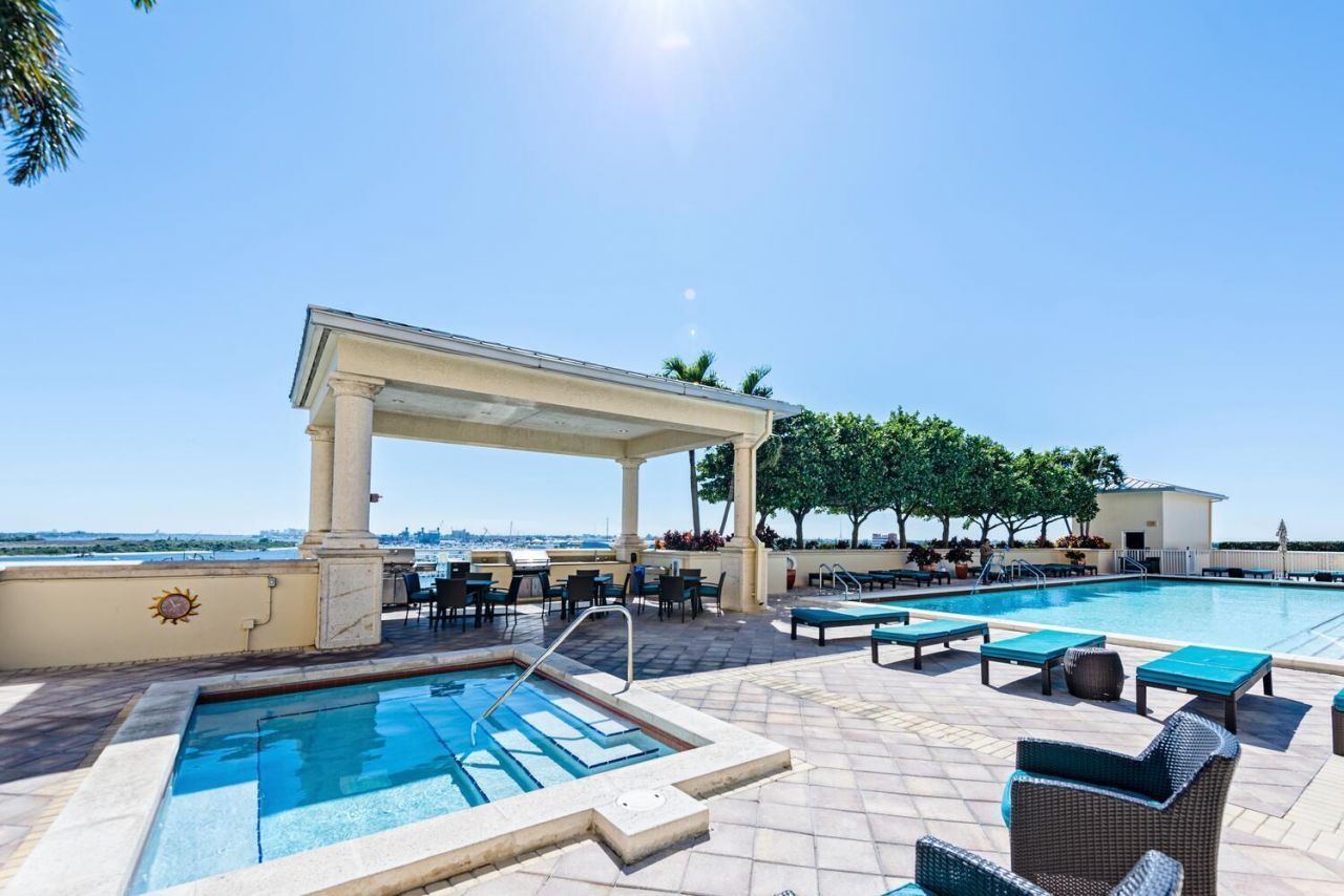 2650 Lake Shore Drive, Unit 1602, Riviera Beach, FL 33404 Photo