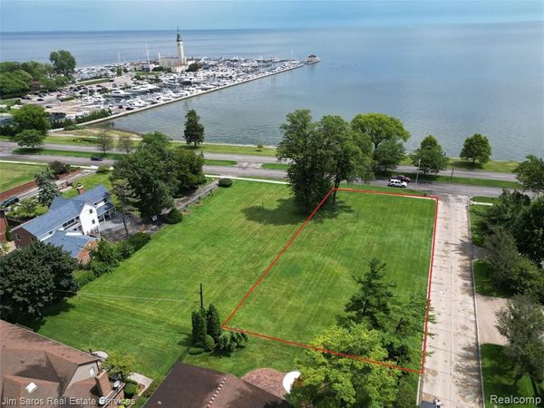745 Lake Shore Road, Vlg of Grosse Pointe Shores, MI 48236