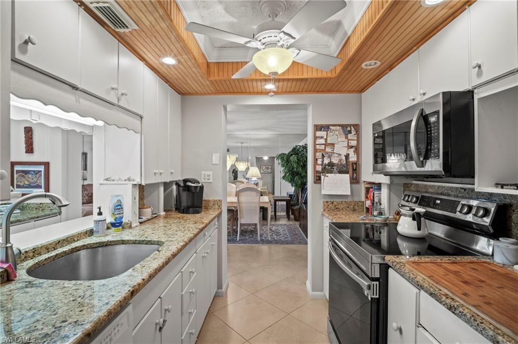 555 Park Shore Dr, Unit B212, Naples, FL 34103 Photo