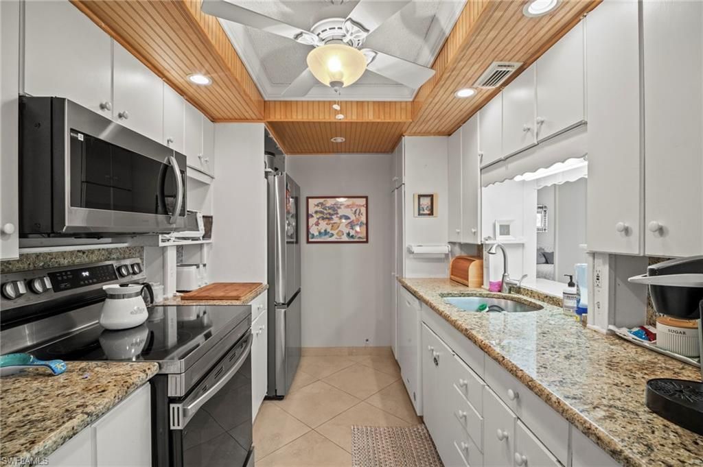 555 Park Shore Dr, Unit B212, Naples, FL 34103 Photo