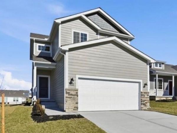 27014 E Dogwood Lane, Lee's Summit, MO 64086