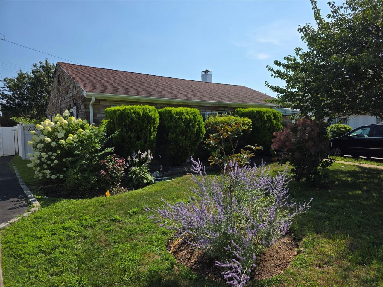 8 Reading Lane, Bethpage, NY 11714 Main Photo