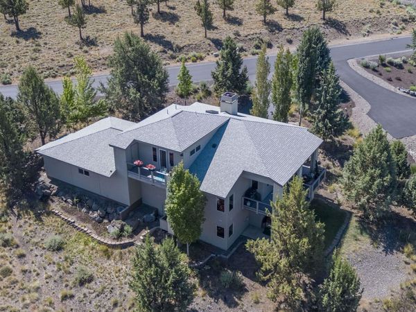 893 Highland View Loop, Redmond, OR 97756