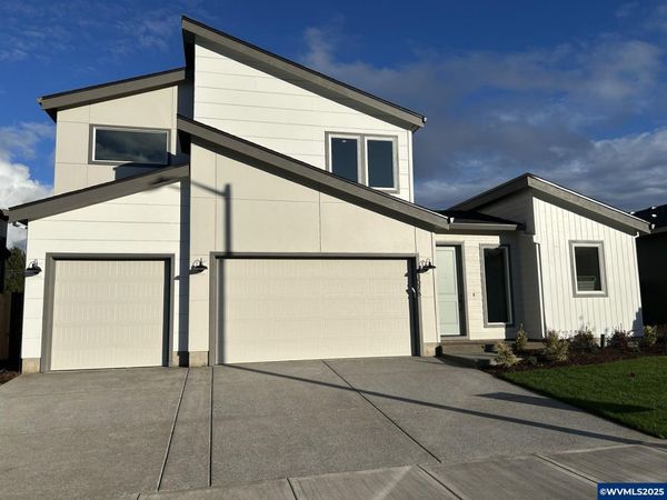 3076 Olympic St, Woodburn, OR 97071