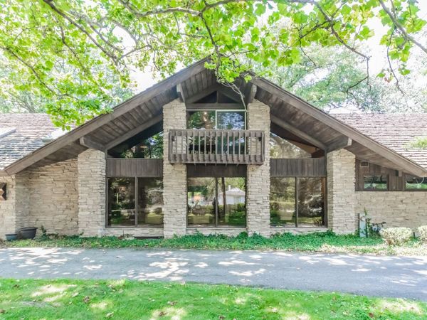 8080 Wolf Road, Burr Ridge, IL 60527