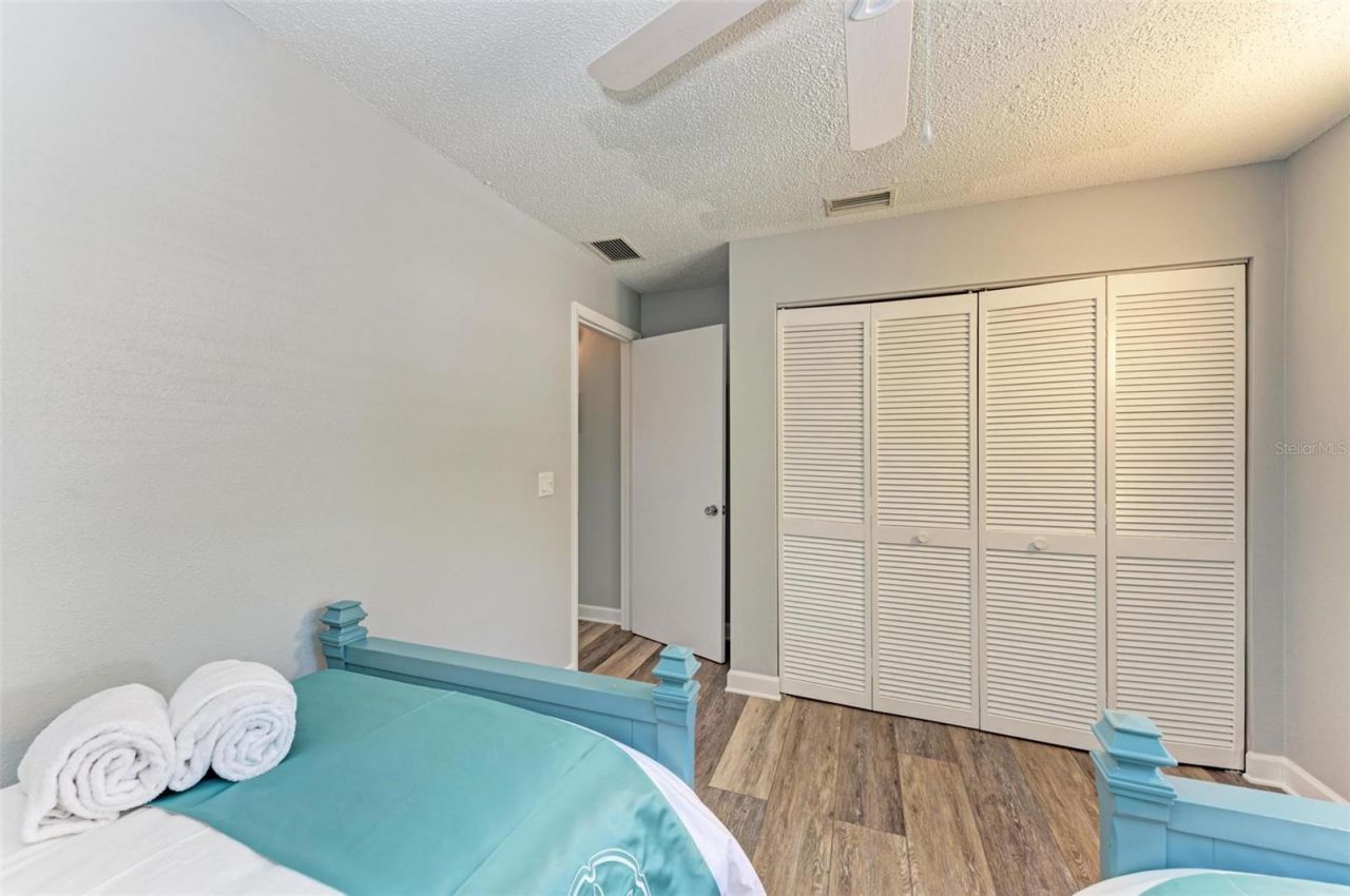 304 74th Street, Unit B, Holmes Beach, FL 34217 Photo