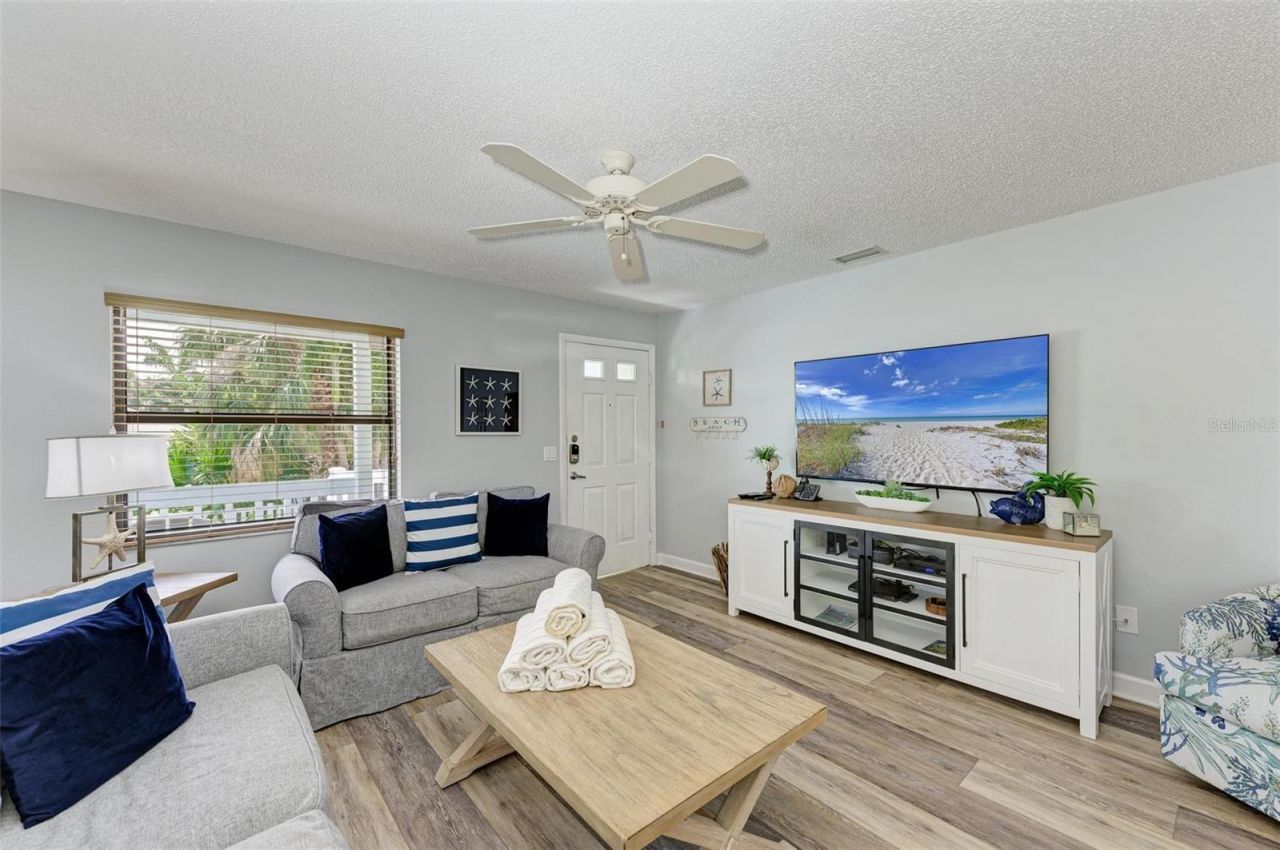 304 74th Street, Unit B, Holmes Beach, FL 34217 Photo