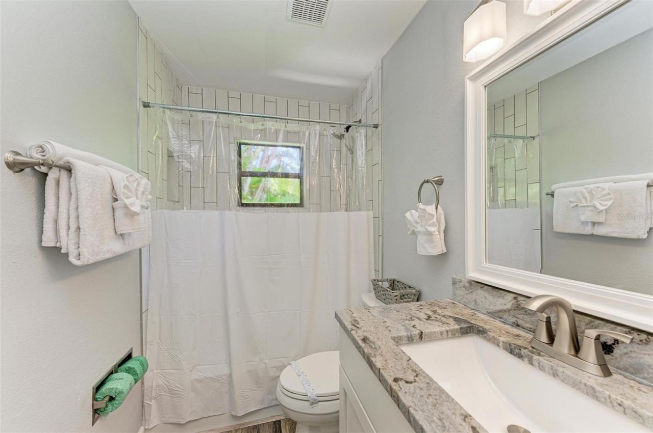 304 74th Street, Unit B, Holmes Beach, FL 34217 Photo