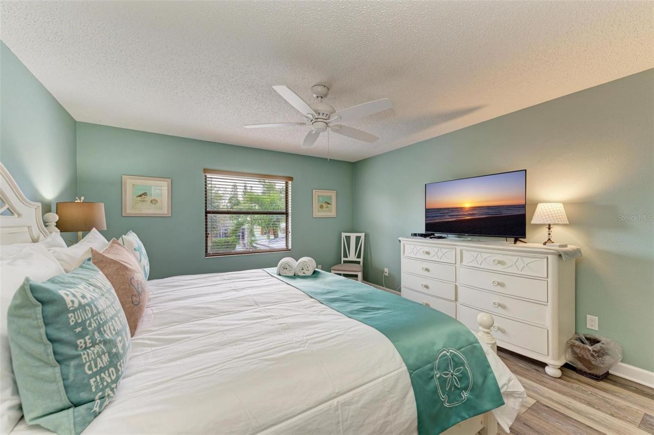 304 74th Street, Unit B, Holmes Beach, FL 34217 Photo