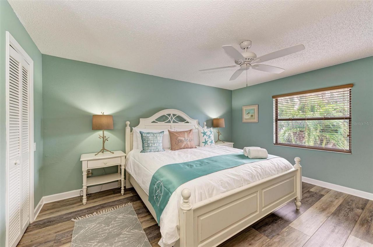 304 74th Street, Unit B, Holmes Beach, FL 34217 Photo