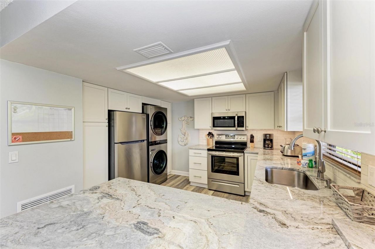 304 74th Street, Unit B, Holmes Beach, FL 34217 Photo