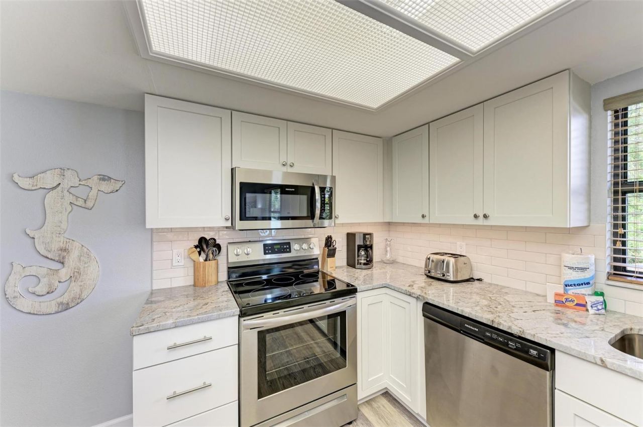 304 74th Street, Unit B, Holmes Beach, FL 34217 Photo