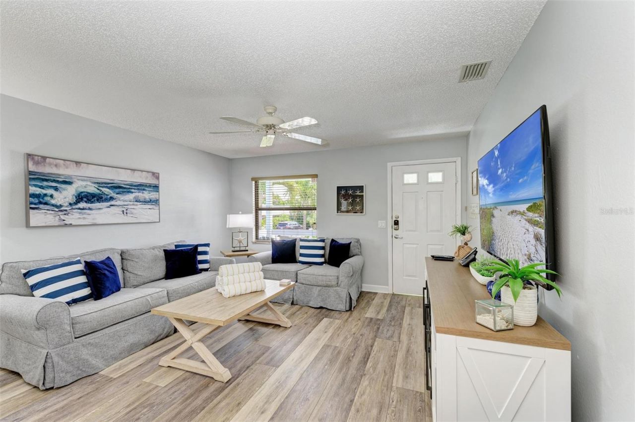 304 74th Street, Unit B, Holmes Beach, FL 34217 Photo