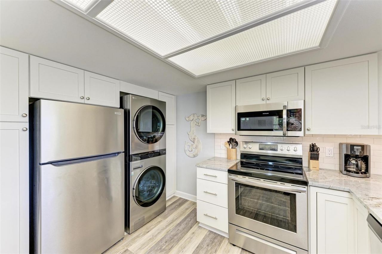 304 74th Street, Unit B, Holmes Beach, FL 34217 Photo