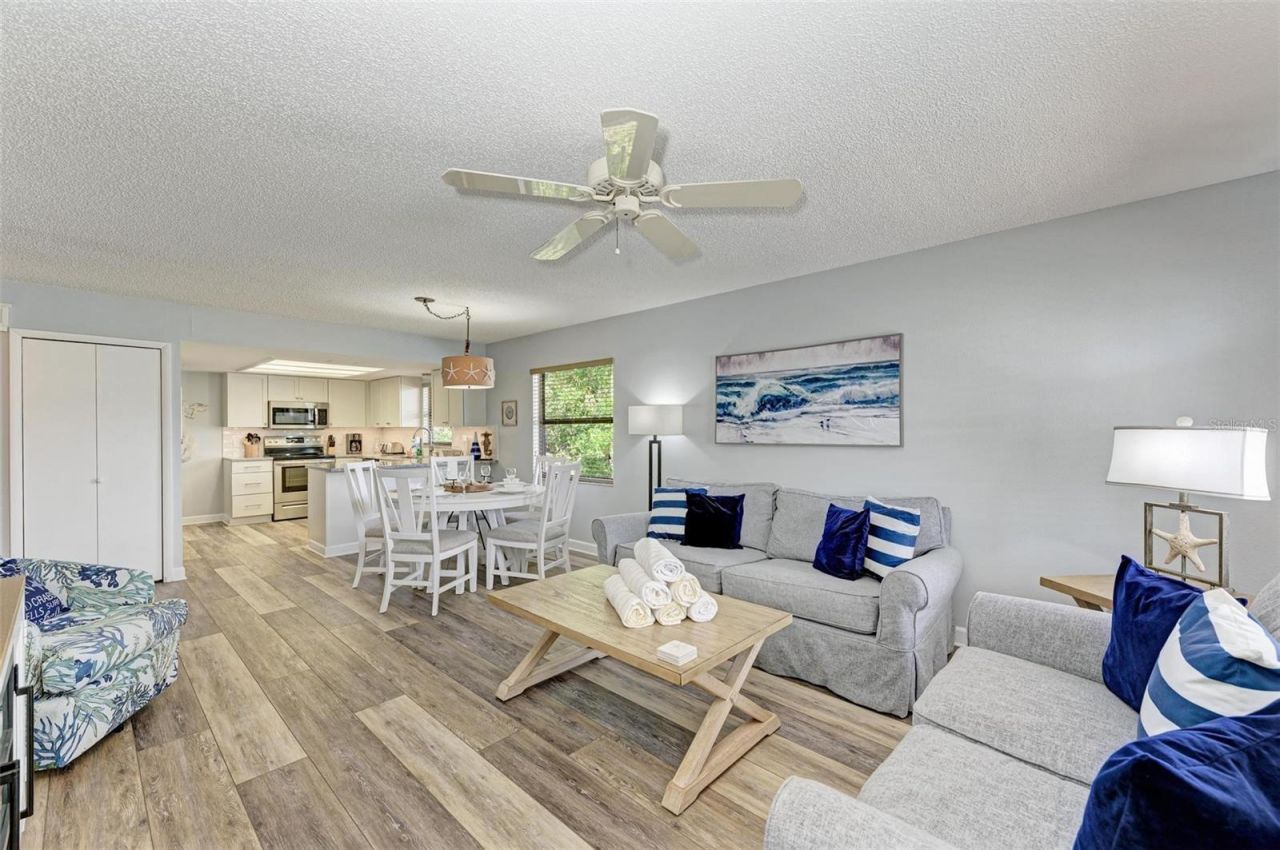 304 74th Street, Unit B, Holmes Beach, FL 34217 Photo
