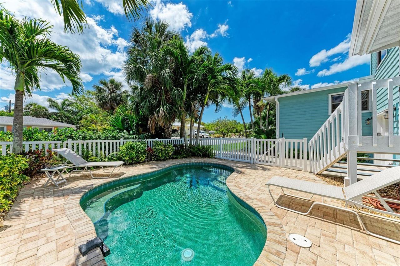 304 74th Street, Unit B, Holmes Beach, FL 34217 Photo
