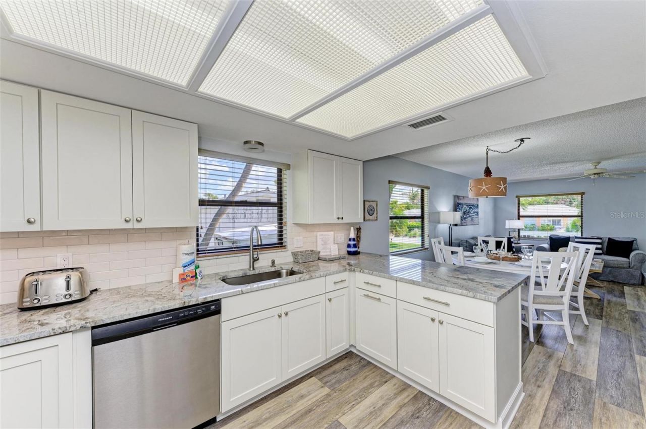 304 74th Street, Unit B, Holmes Beach, FL 34217 Photo