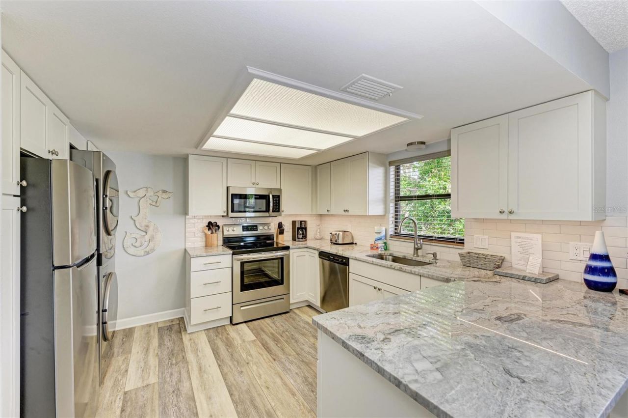 304 74th Street, Unit B, Holmes Beach, FL 34217 Photo