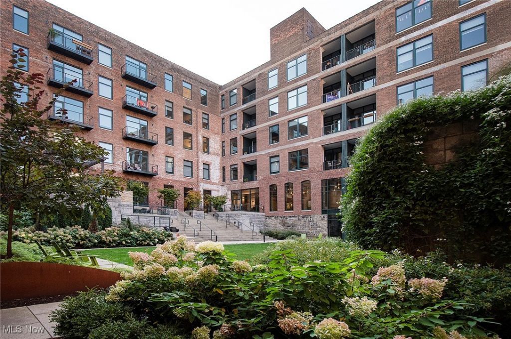 725 Johnson Court, Unit 324, Cleveland, OH 44113 Main Photo