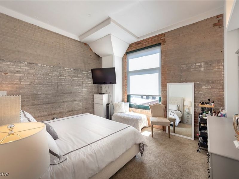 725 Johnson Court, Unit 324, Cleveland, OH 44113 Photo 13