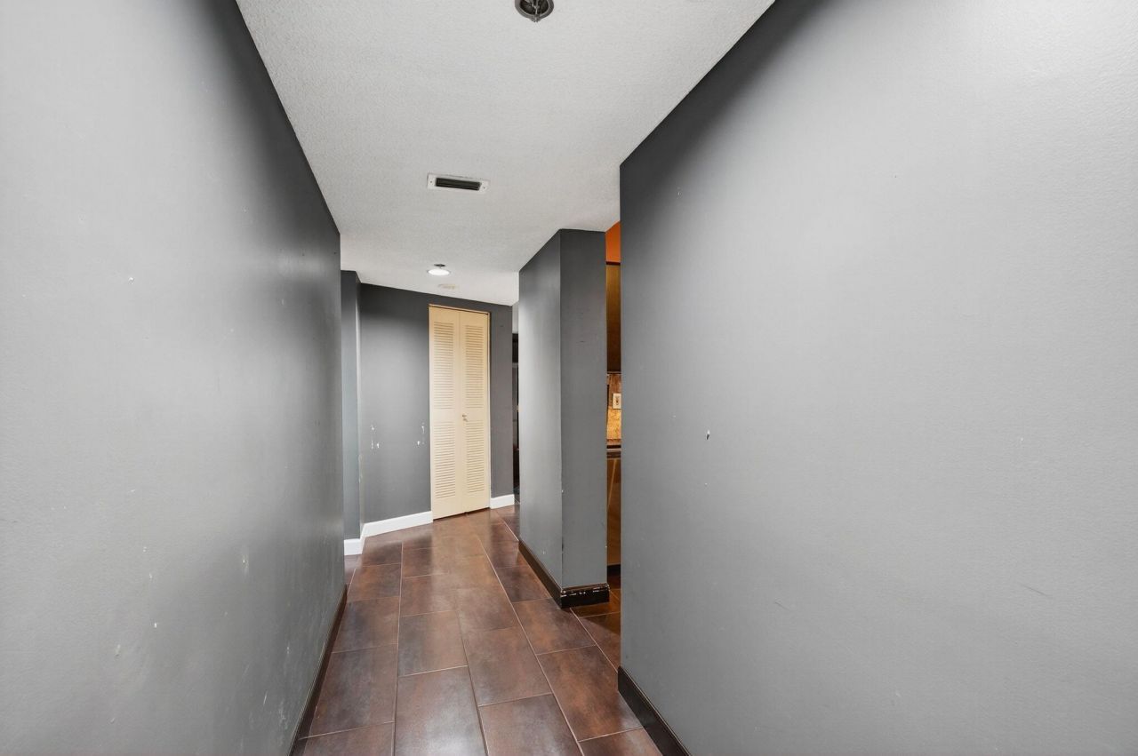 7290 Kinghurst Drive, Unit 405, Delray Beach, FL 33446 Photo