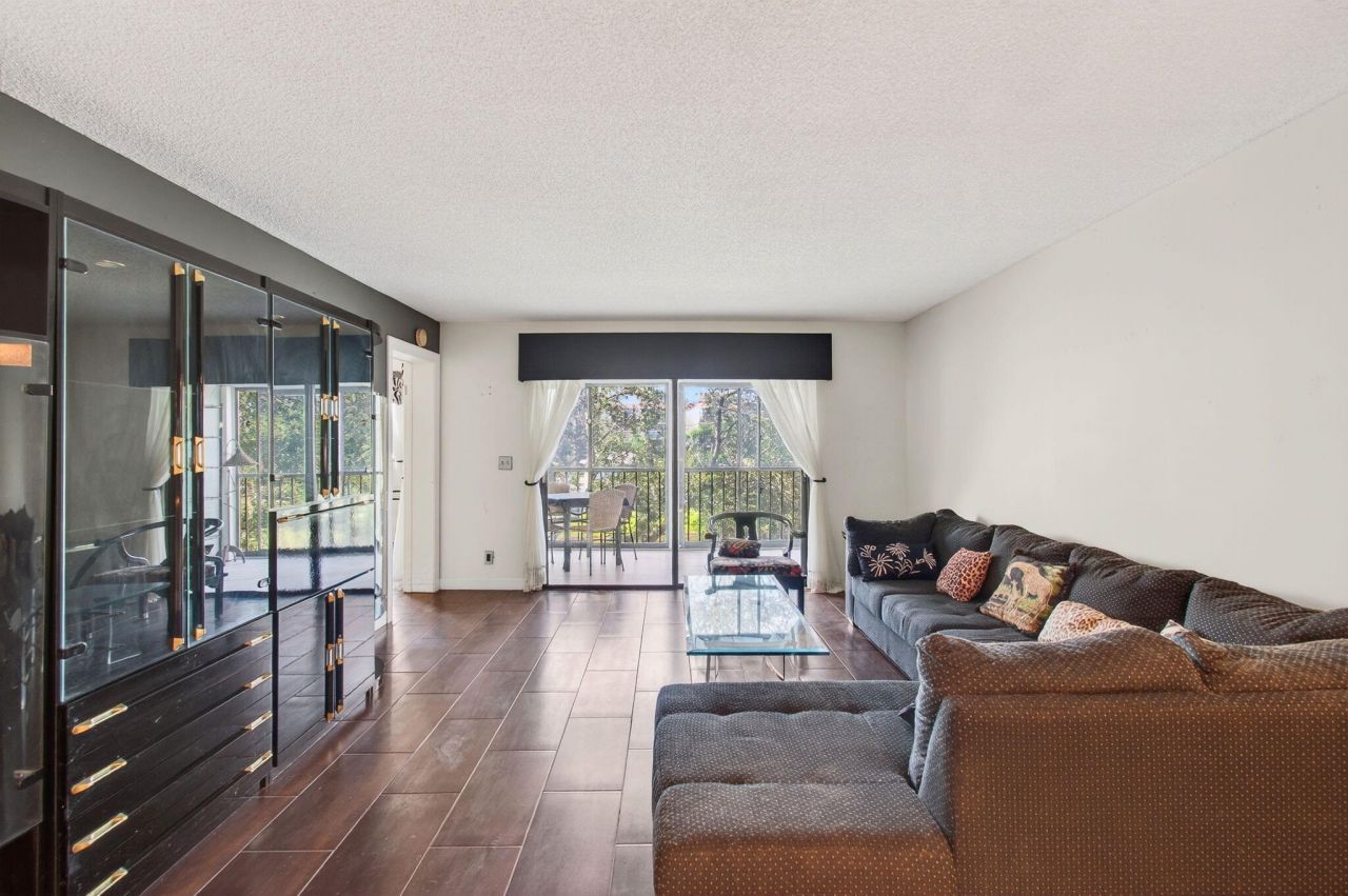 7290 Kinghurst Drive, Unit 405, Delray Beach, FL 33446 Photo