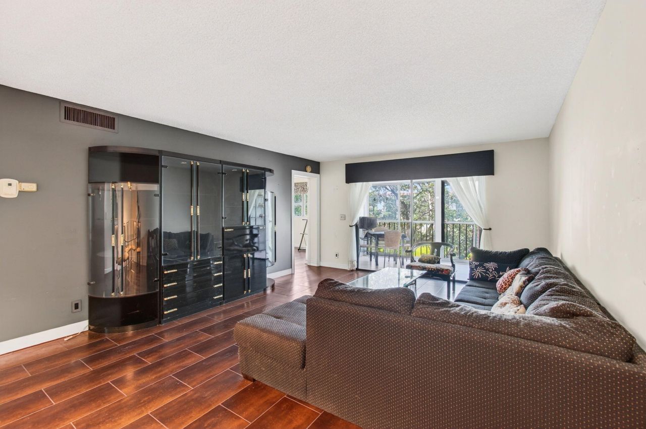 7290 Kinghurst Drive, Unit 405, Delray Beach, FL 33446 Photo