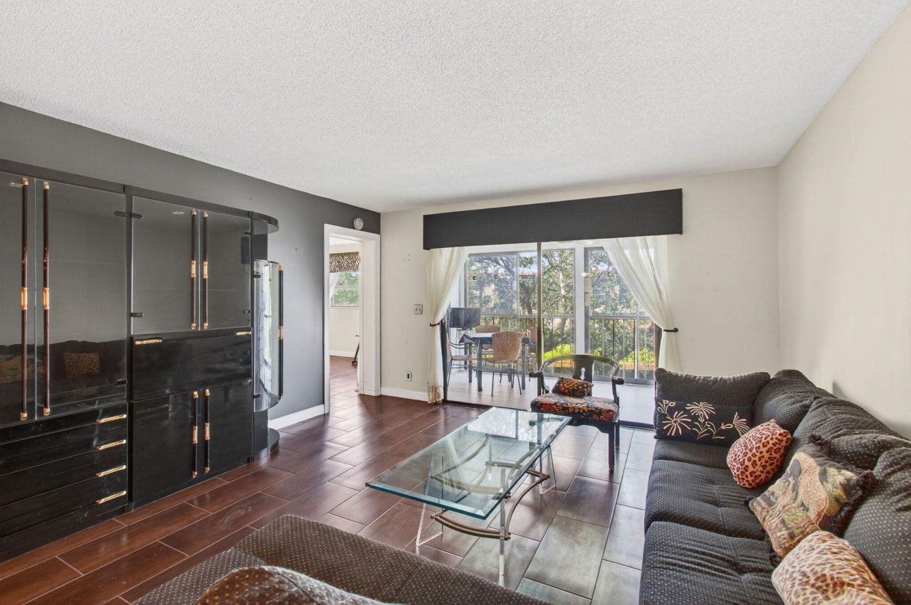 7290 Kinghurst Drive, Unit 405, Delray Beach, FL 33446 Photo