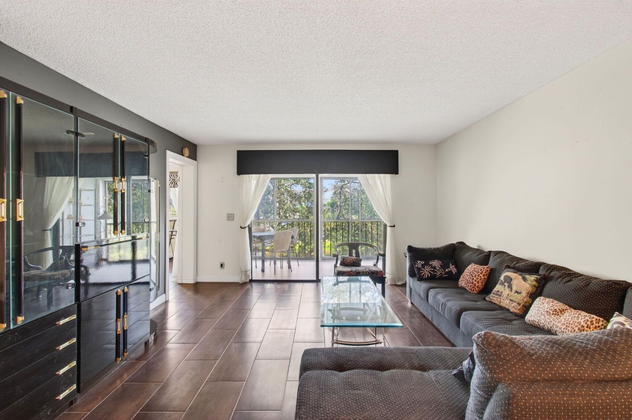 7290 Kinghurst Drive, Unit 405, Delray Beach, FL 33446 Photo