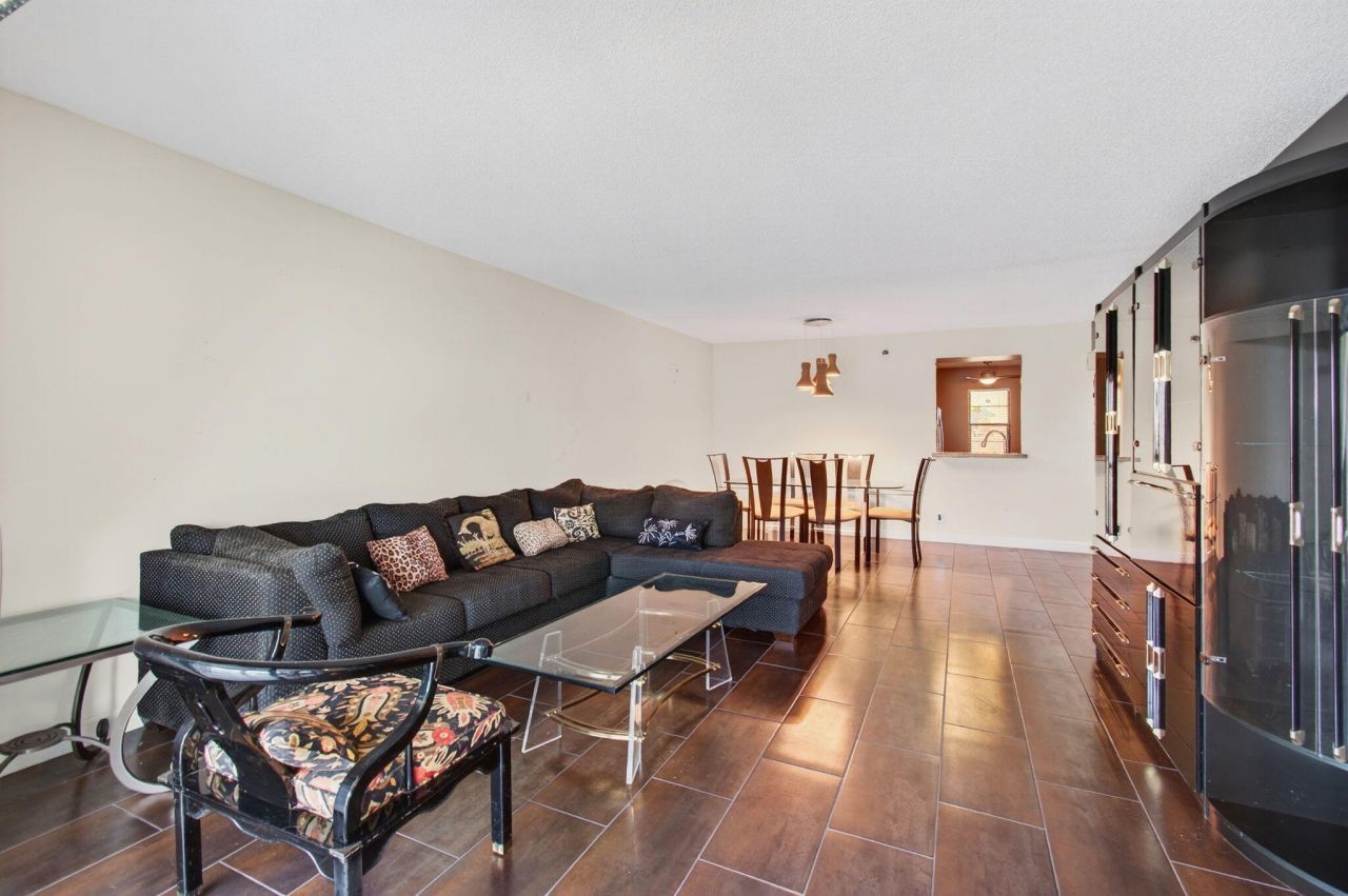 7290 Kinghurst Drive, Unit 405, Delray Beach, FL 33446 Photo