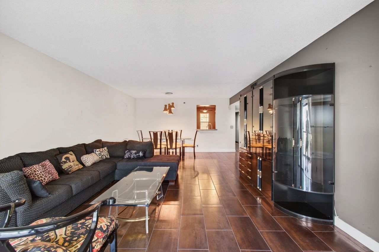 7290 Kinghurst Drive, Unit 405, Delray Beach, FL 33446 Photo