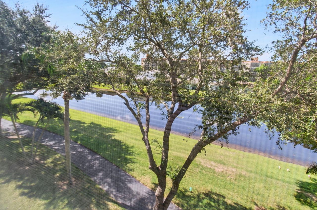 7290 Kinghurst Drive, Unit 405, Delray Beach, FL 33446 Photo