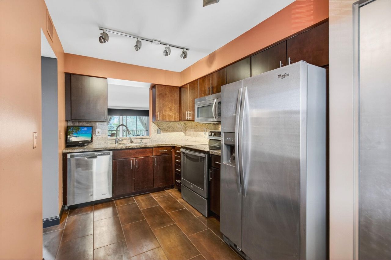 7290 Kinghurst Drive, Unit 405, Delray Beach, FL 33446 Photo