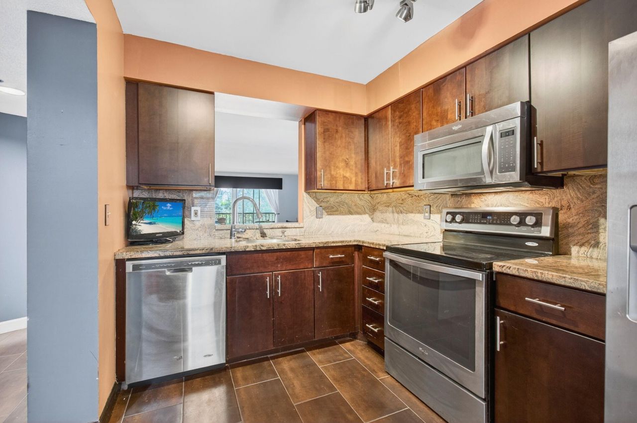 7290 Kinghurst Drive, Unit 405, Delray Beach, FL 33446 Photo