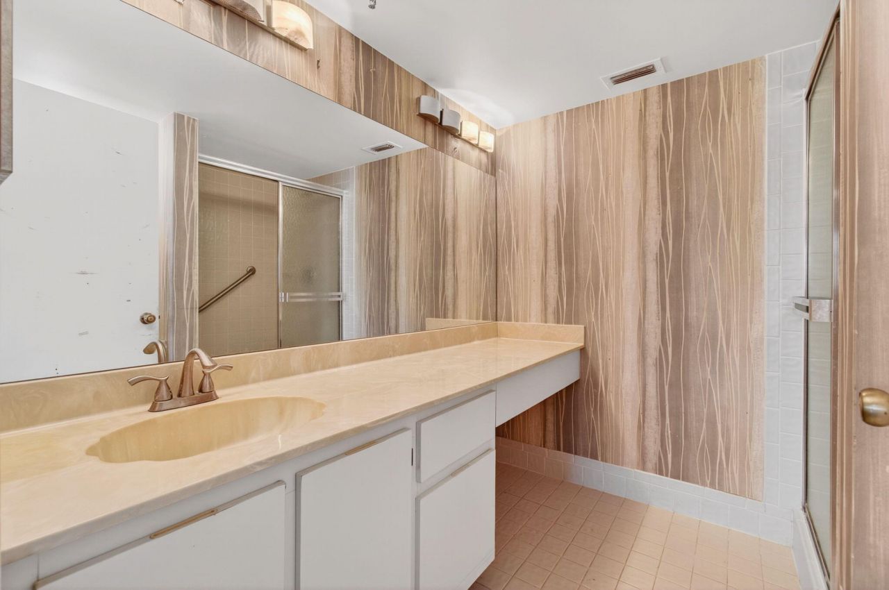 7290 Kinghurst Drive, Unit 405, Delray Beach, FL 33446 Photo