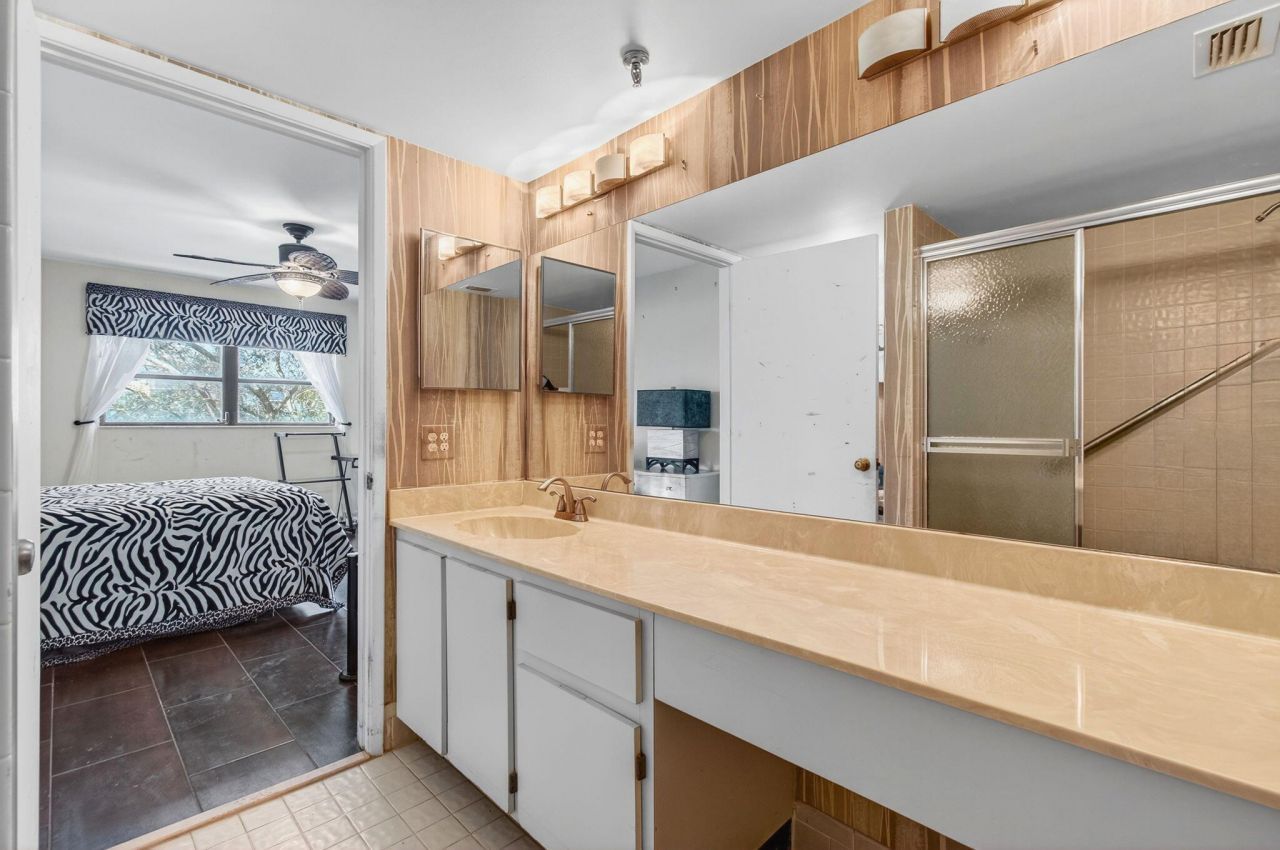 7290 Kinghurst Drive, Unit 405, Delray Beach, FL 33446 Photo