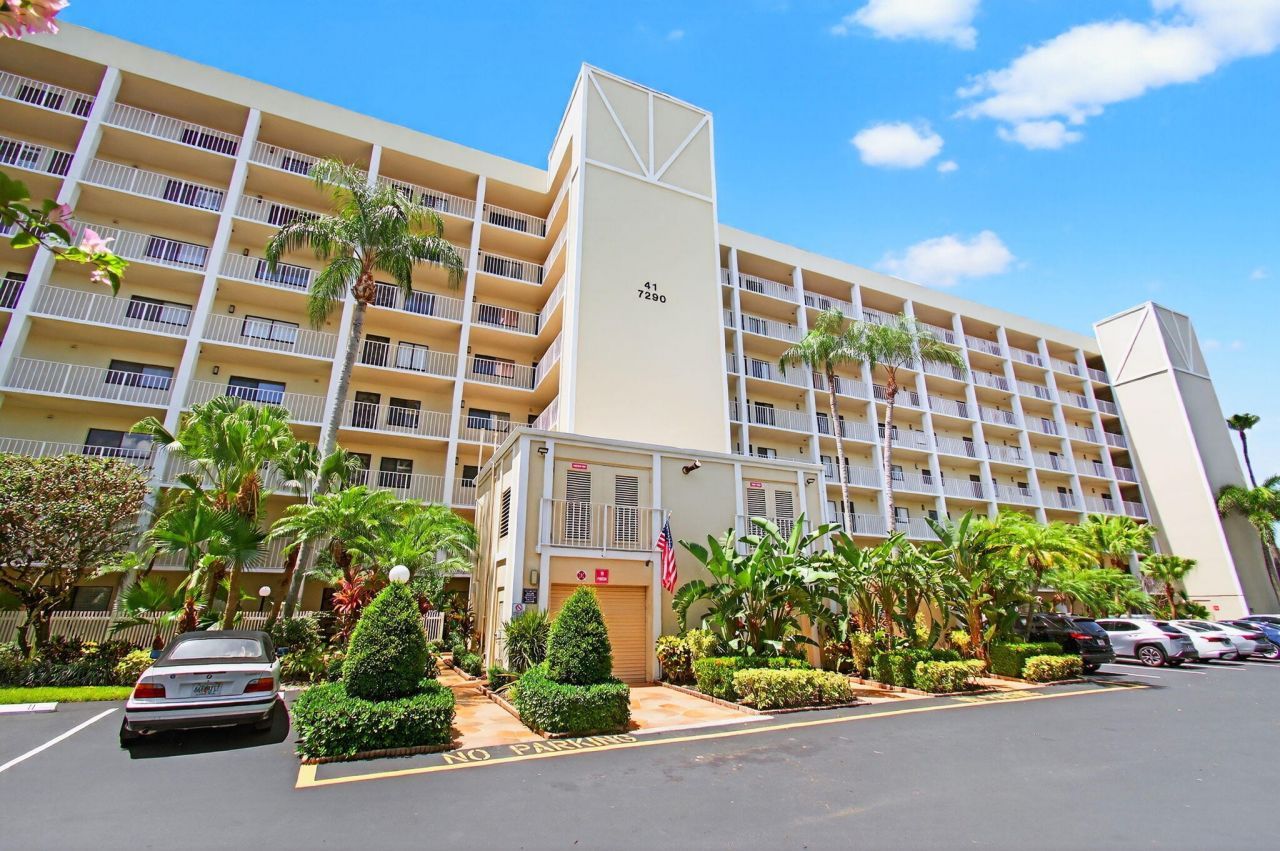 7290 Kinghurst Drive, Unit 405, Delray Beach, FL 33446 Photo