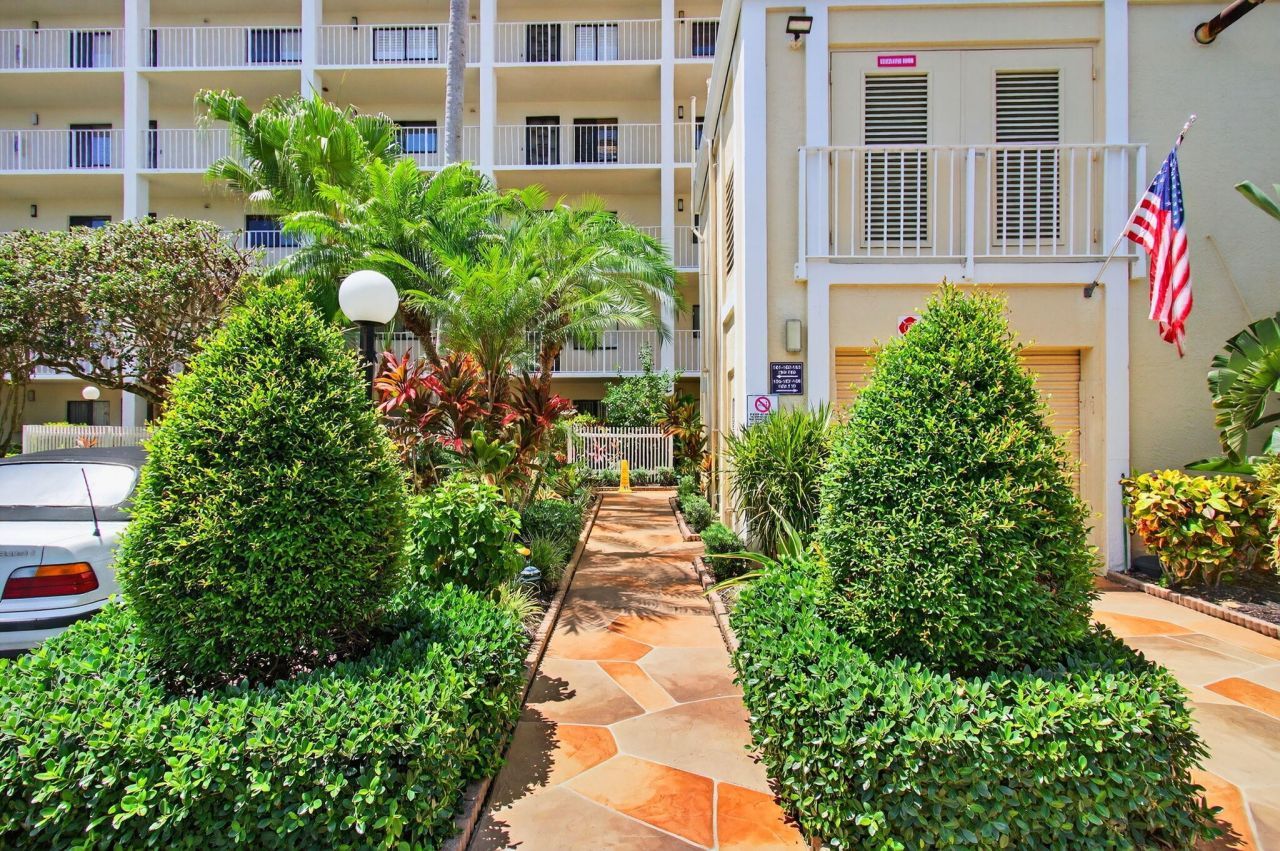 7290 Kinghurst Drive, Unit 405, Delray Beach, FL 33446 Photo