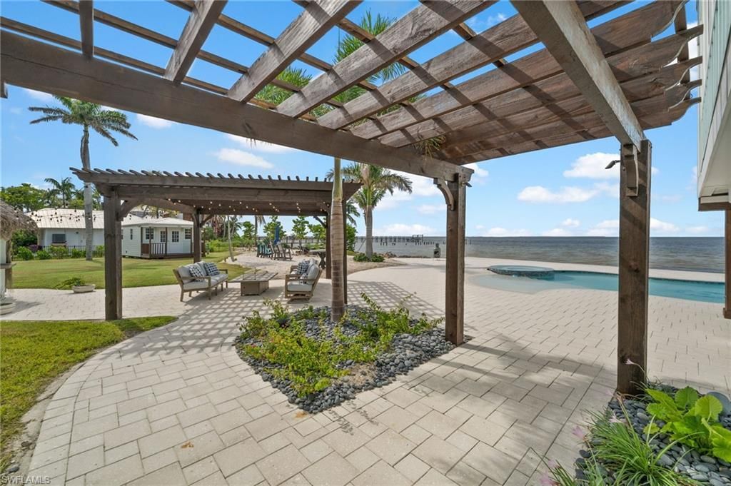 7660 Bocilla Ln, Bokeelia, FL 33922 Photo