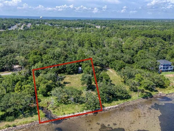 5161 Soundside Dr, Gulf Breeze, FL 32563