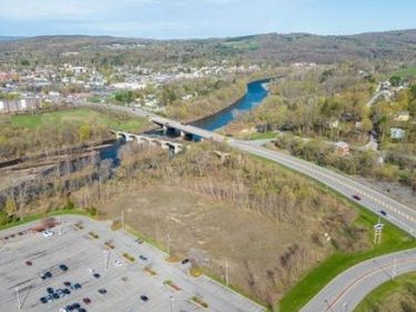 180 Lowes Blvd, Herkimer, NY 13350